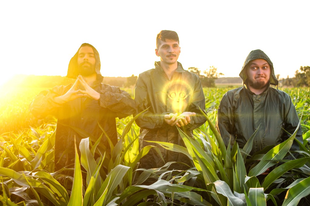 “Offices, Orifices and Experimental Nonsenses…” /// Watch the Bonkers New Video for ‘RAY’S DANCING MAZE’ by THEM MOOSE&nbsp;RUSH